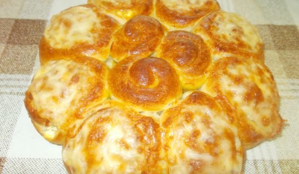 Питка със сирене и кашкавал