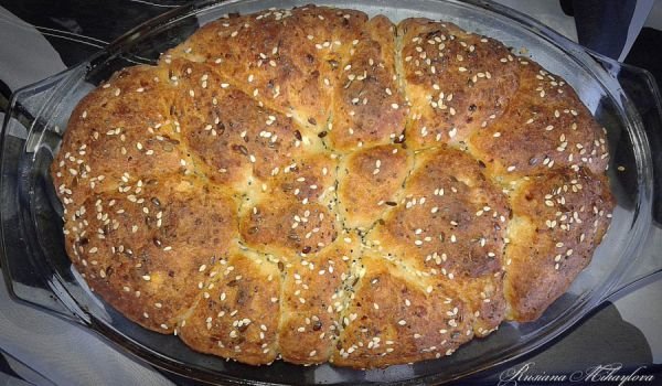 Питка със сирене, масло и сметана