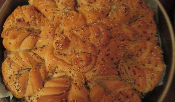 Питка със сусам и слънчоглед