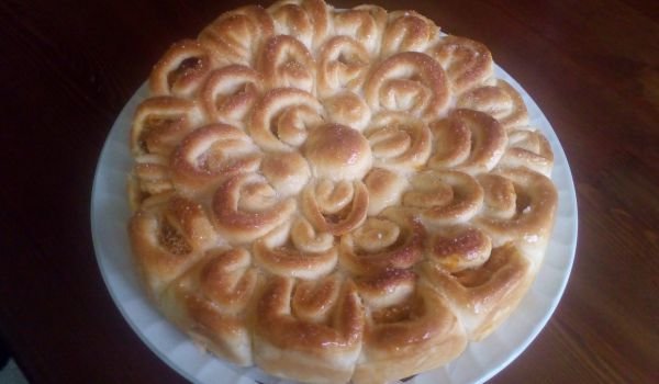 Питка цвете с тиква и орехи