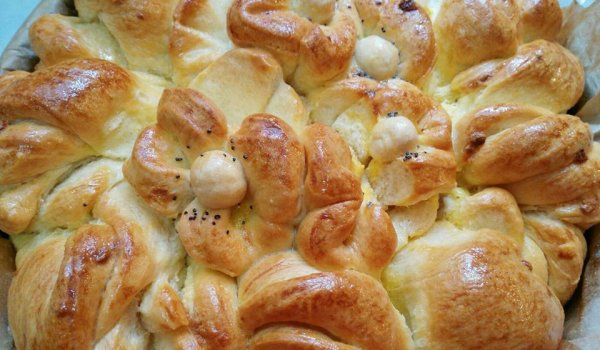 Питка за Цветница, месена в хлебопекарна