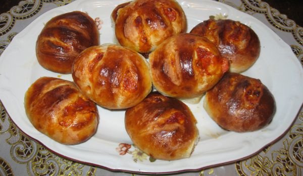 Питки с айрян и вкусен пълнеж