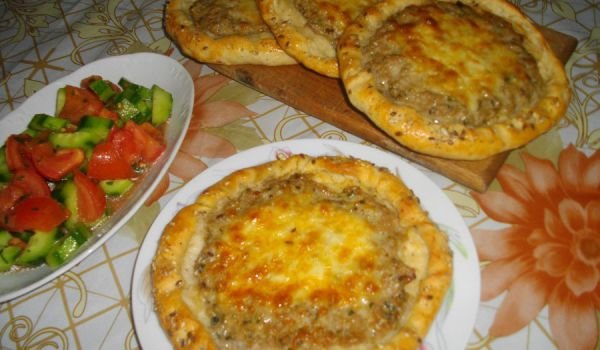 Питки с кайма и кашкавал