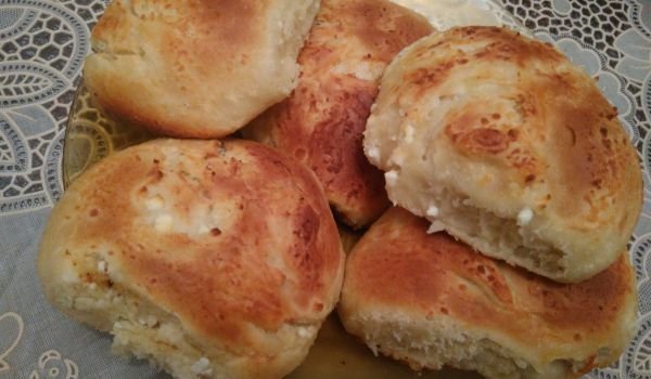 Питки с масло и сирене