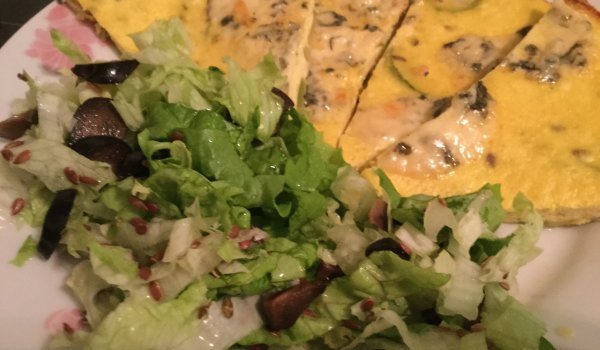 Пица от тиквичка и синьо сирене