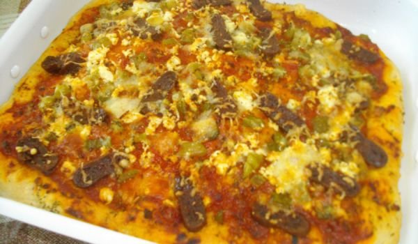 Пица с домашна луканка