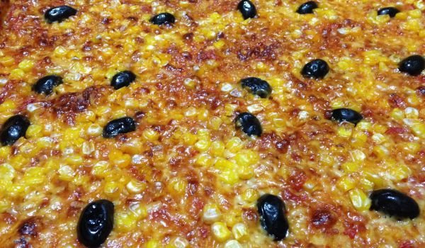 Пица с кашкавал и маслинки