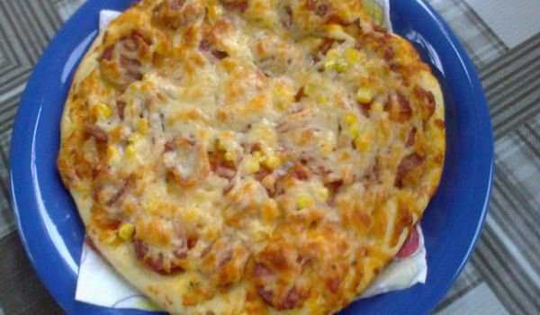 Пица с кашкавал, царевица, домати и чоризо