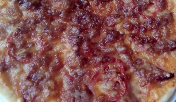 Пица с луканка и чушки