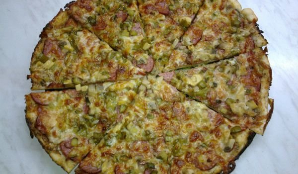 Пица с луканков колбас