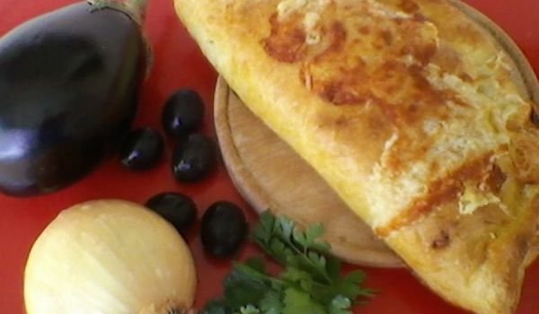 Пица с пълнеж от маслини и патладжан
