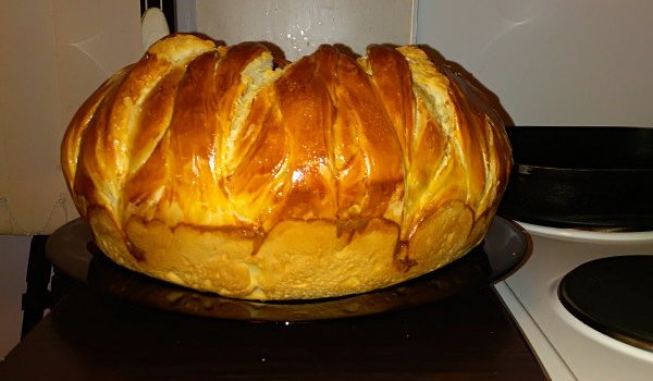 Плетена погача в кексова форма