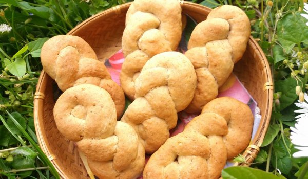 Плетени великденски курабийки като козуначета