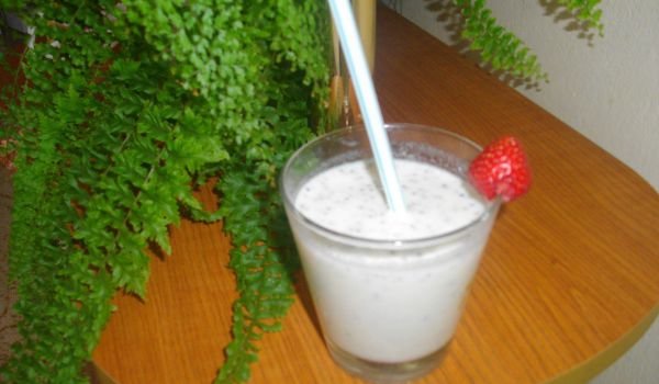 Плодова напитка с банан и чия