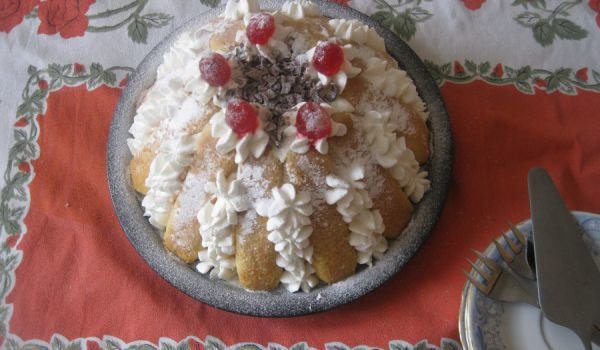 Плодова шарлота