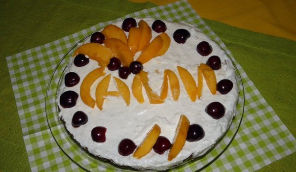 Плодова торта с праскови и череши