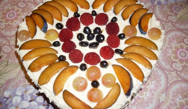 Плодова торта сърце