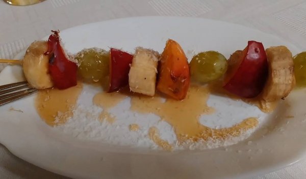Плодови шишчета с мед и кокосови стърготини