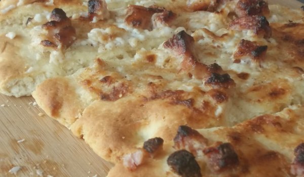 Плосък лучен хляб