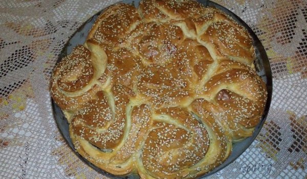 Погача с прясно мляко и сусам