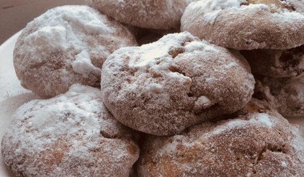 Полезни орехови сладки с ябълков пълнеж
