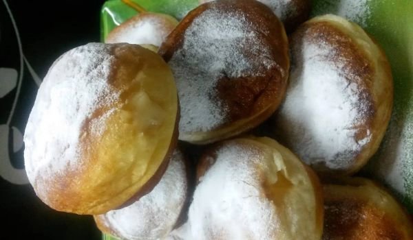 Понички крапфен с пудра захар