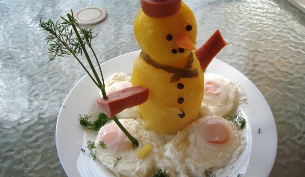Поширани яйца с картофи и колбас