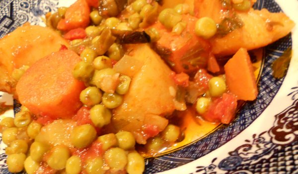 Постен гювеч с грах и зеленчуци в глина