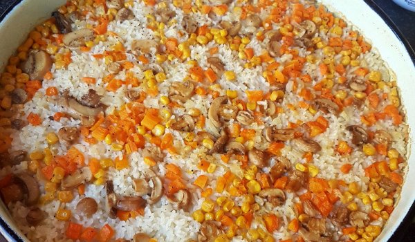 Постен ориз с гъби и моркови