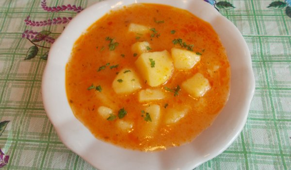 Постна картофена яхния с есенни зеленчуци
