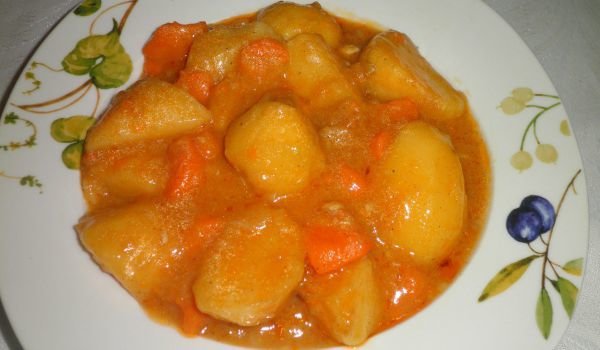 Постна картофена яхния с шарена сол