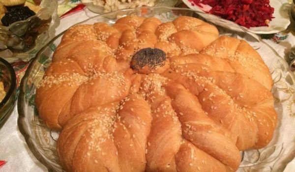 Постна питка със сусам и мак