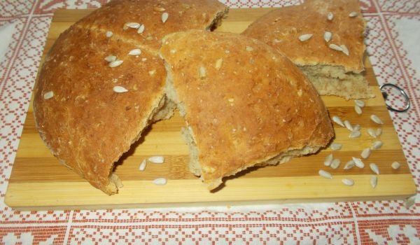 Постна пълнозърнеста питка със сънчогледови семена