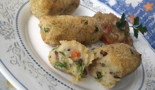 Постни крокети от боб, леща и картофи
