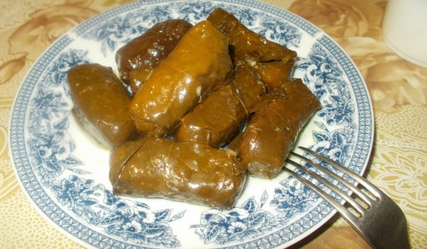 Постни лозови сарми с ориз и морков