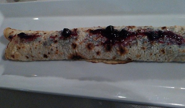 Постни палачинки със сладко от боровинки