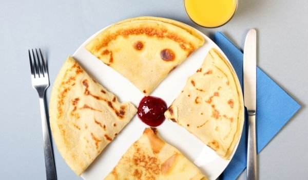 Постни палачинки със соево мляко