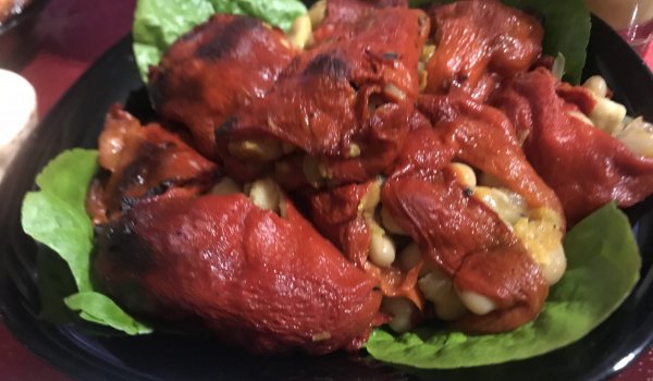 Постни пълнени чушки с бял боб и нахут