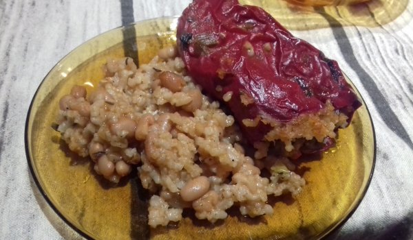 Постни пълнени чушки с ориз и боб