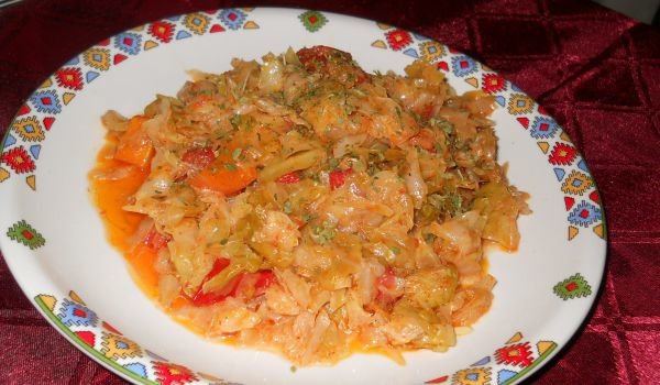 Постно зеле с домати и моркови