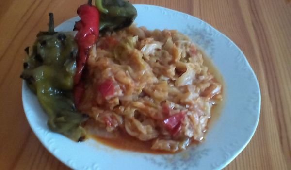 Постно зеле с домати и печени чушки