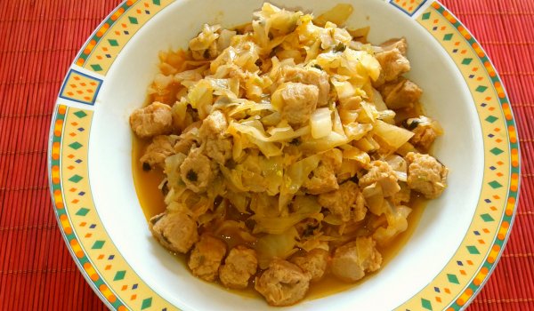 Постно зеле със соеви хапки