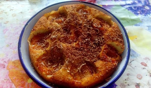 Прасковена сиропирана пита
