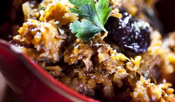 Праз със сушени сини сливи