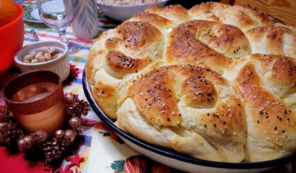 Празнична пита с масло и сирене