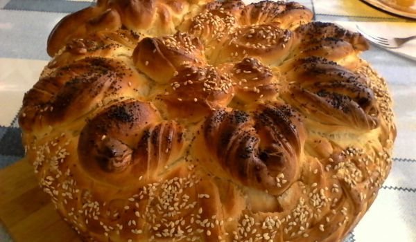 Празнична пита със сирене и шарена сол