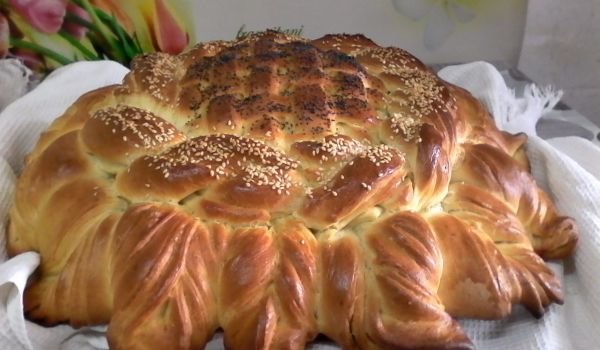 Празнична пита цвете