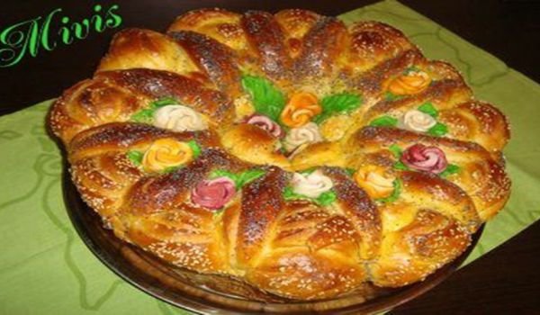 Празнична питка с цветни мотиви