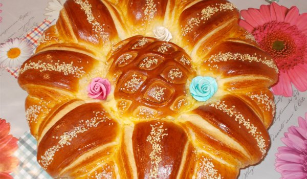 Празнична питка с цветни рози