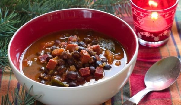 Празнична супа с чоризо